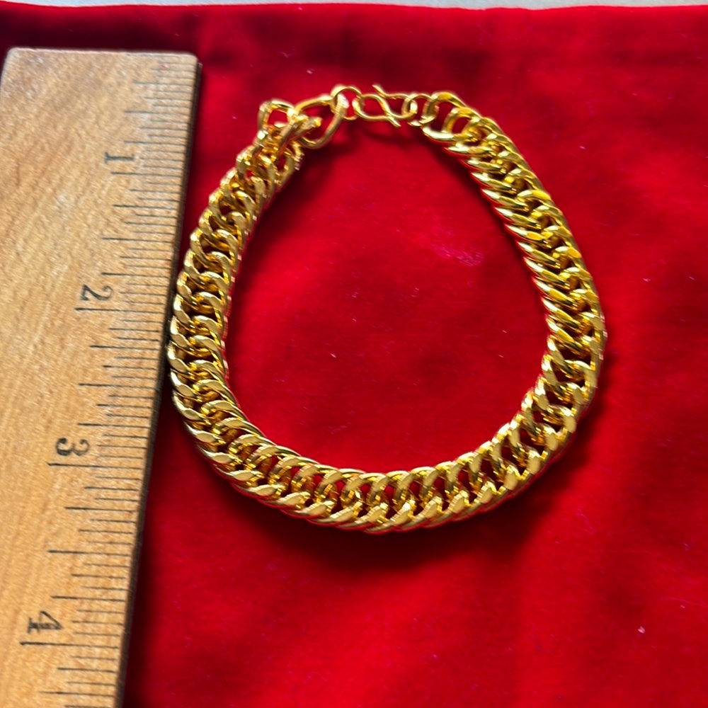 Elegant Gold Chain Bracelet